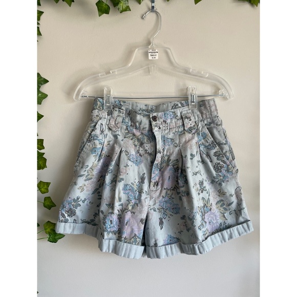Urban Outfitters Pants - 🌿 UO Light Blue Floral High-Waisted Mom Jean Denim Shorts